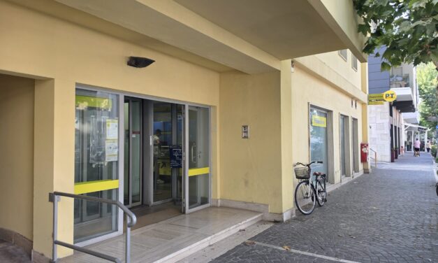 Giulianova, caldo e disagi negli uffici postali