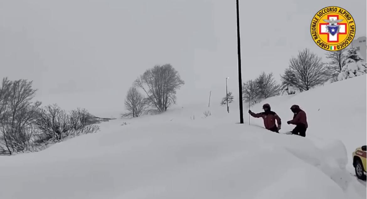Neve e vento sulle montagne abruzzesi, cresce il rischio valanghe