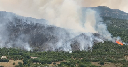 Incendi in Abruzzo, rinforzi aerei e vertice operativo a Popoli