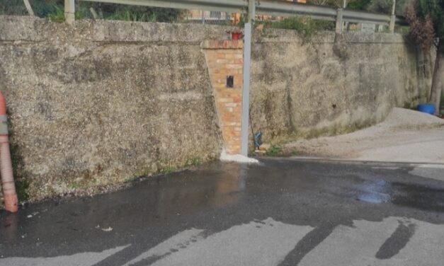 Poggio Morello, perdita d’acqua vicino a un’abitazione