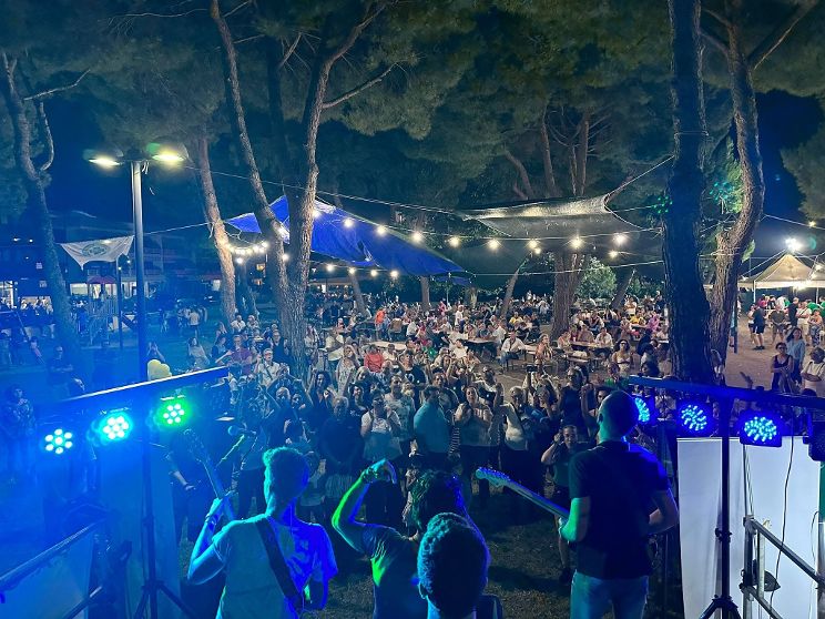 Villa Rosa, tre serate tra musica e cucina con la Croce Verde