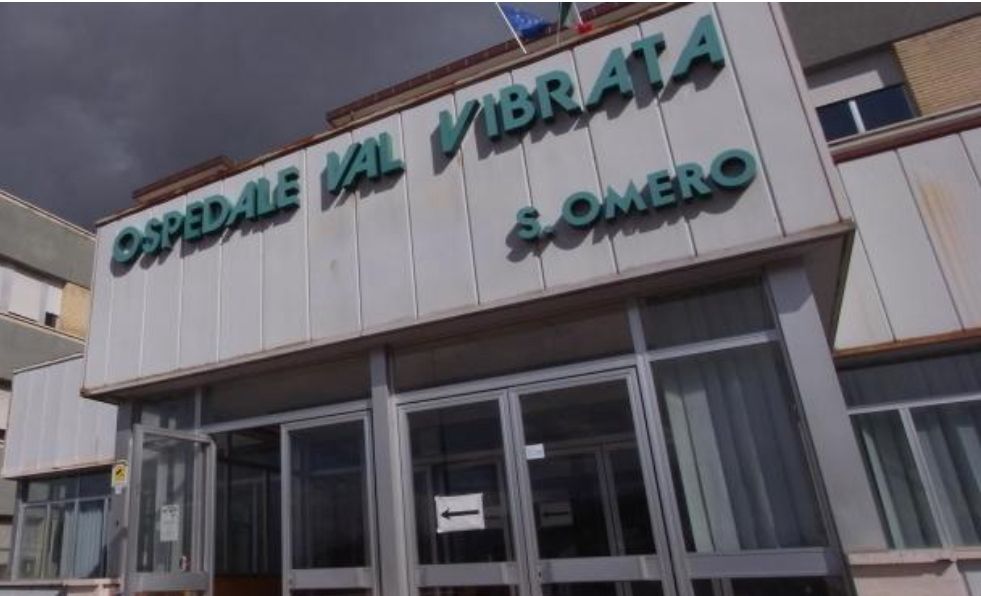 Sant’Omero, parto improvviso nel piazzale del Val Vibrata