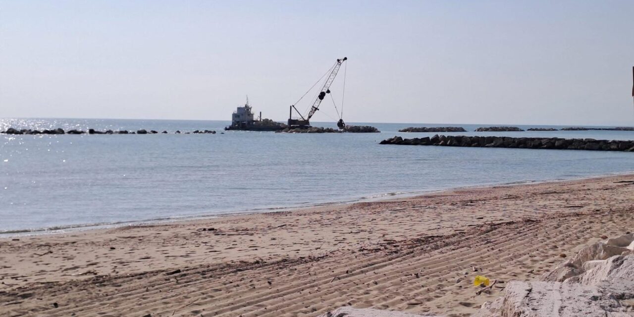 Difesa della costa a Villa Rosa: cantiere verso la chiusura