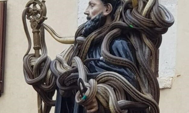 Cocullo si prepara al rito dei serpari, treni potenziati per il 1 maggio