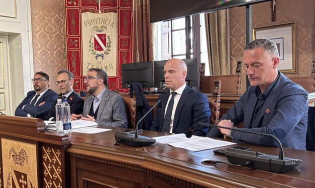 Rifiuti, in Provincia il confronto sul futuro assetto del servizio