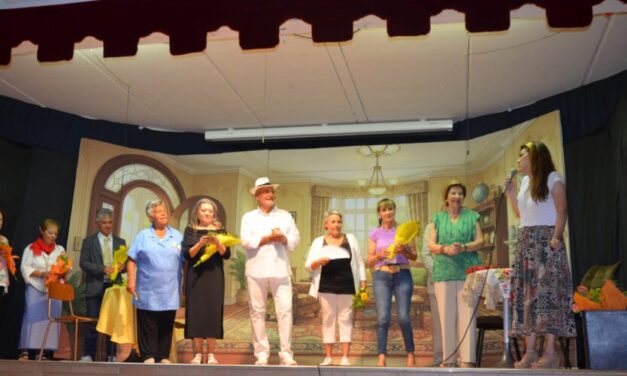 Teatro amatoriale a Tortoreto, applausi per il debutto
