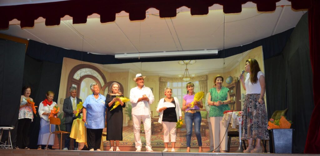 Teatro amatoriale a Tortoreto, applausi per il debutto