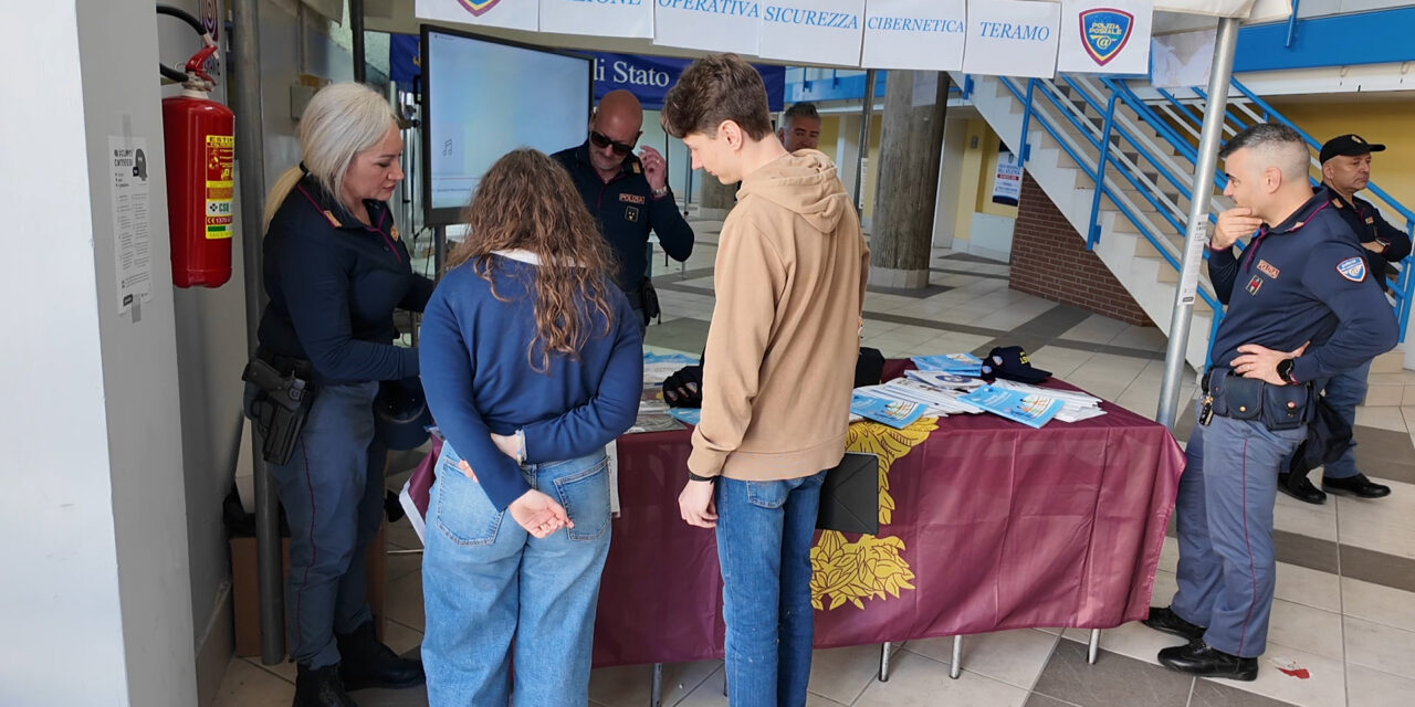 A Teramo studenti e famiglie incontrano la Polizia alla Scienza