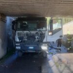 Martinsicuro, camion contro il ponte ferroviario: stop ai treni