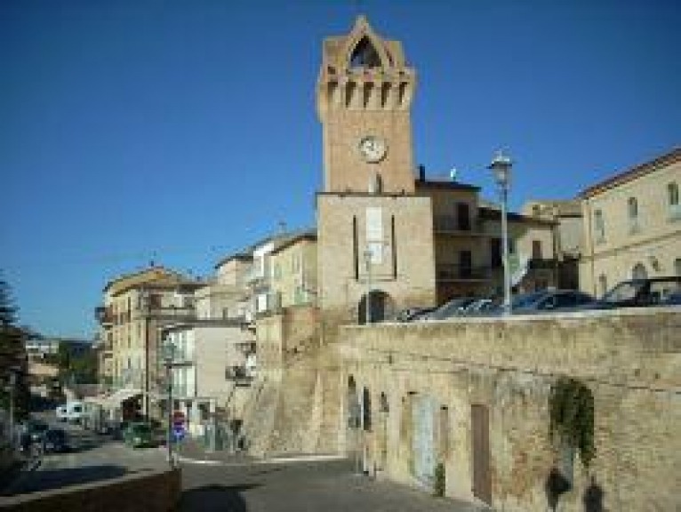 Tortoreto Alto, controlli sulla sosta: decine di verbali
