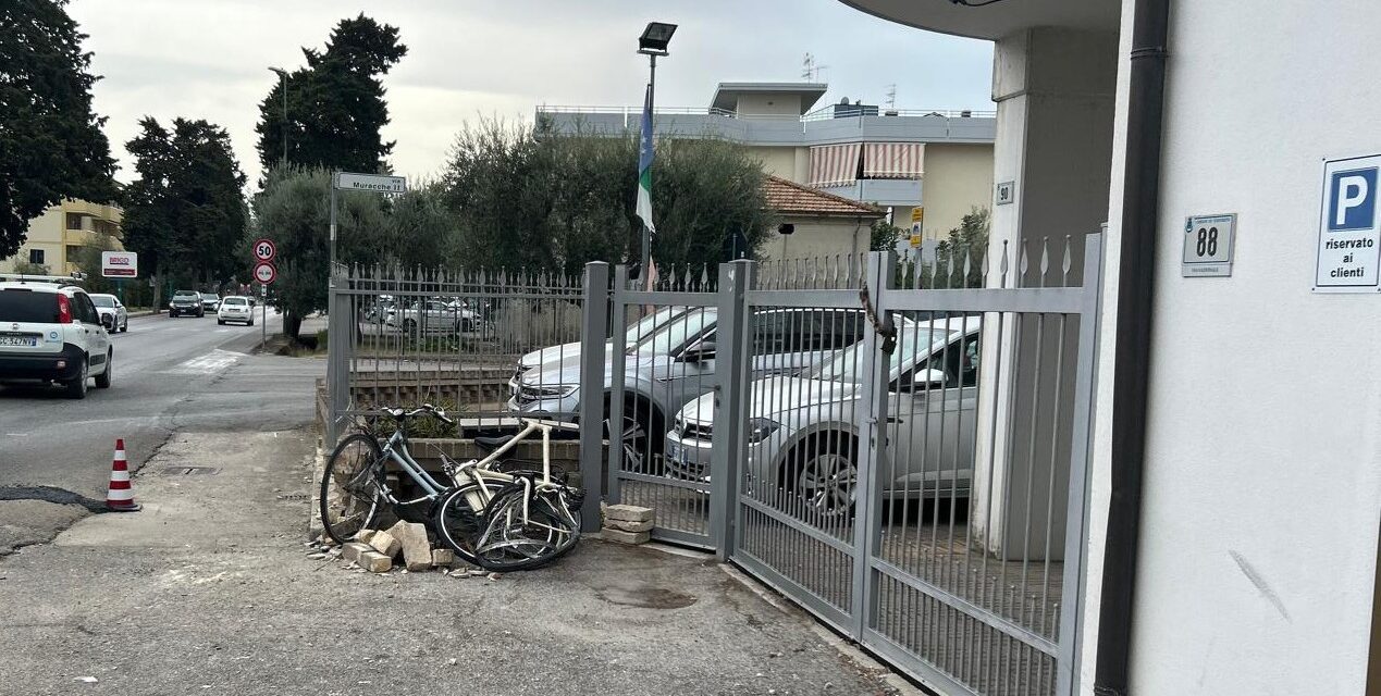 Auto fuori controllo sulla Statale 16 a Tortoreto
