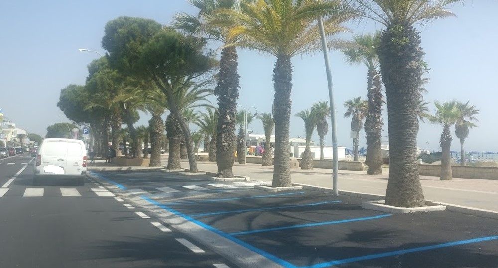 Tortoreto, tornano le strisce blu: al via i parcheggi estivi