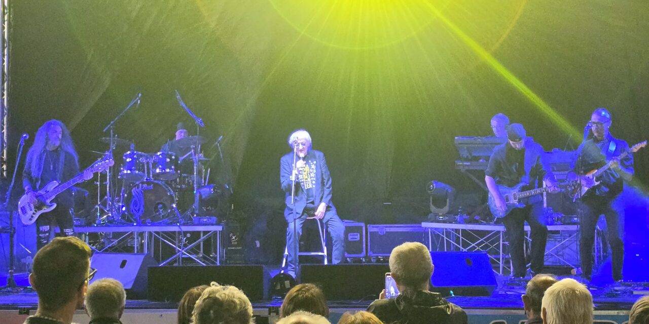 Corropoli applaude Vandelli, piazza piena per il concerto