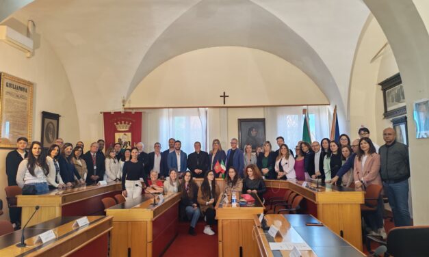 Giulianova, il vescovo Leuzzi ricevuto in Comune durante la visita pastorale