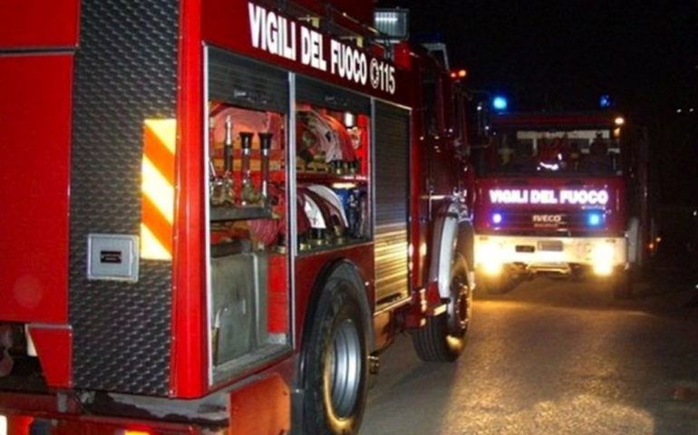 Auto in fiamme a Garrufo, indagini su un rogo volontario