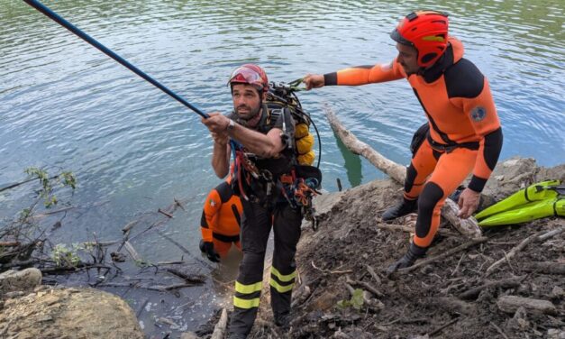 Valle Castellana, pick-up nel lago di Talvacchia: due ragazzi si salvano