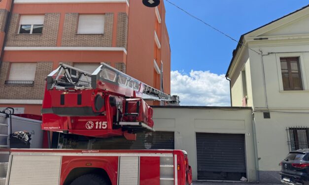 Teramo, distacco dal cappotto di un palazzo: viabilità ridotta