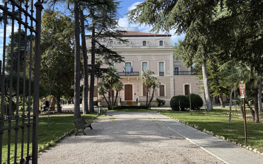 Roseto, due mostre aprono la stagione culturale in Villa Comunale