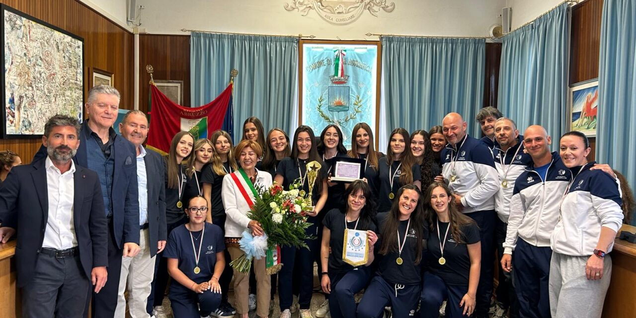 Alba Adriatica celebra la Pallavolo: premio in Comune per la promozione in D